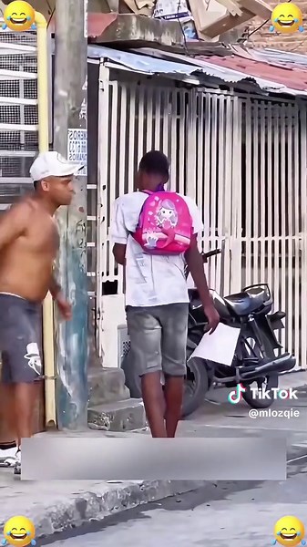 Pipe Prank: A Hilarious Surprise Encounter