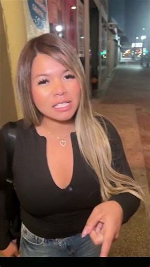 "Never lose your valuables again with this incredible smart keychain tracker device! 📦"