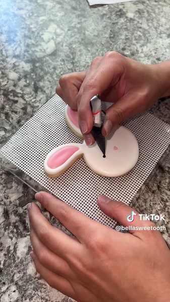 Easter Cookie Decorating Tutorial: Create Sugar Cookies