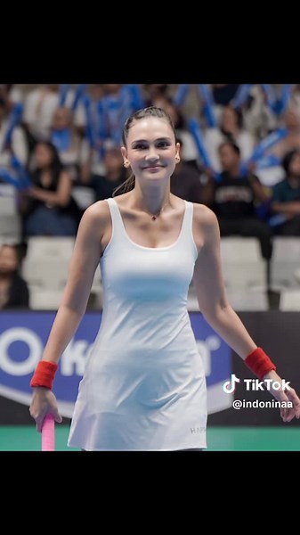 Hairstyle Luna Maya Tennis - Salfok sama mbk Moon!