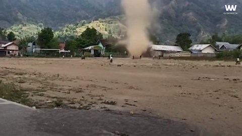 No fear! Brave school kids play inside swirling dust devil in Indonesia
