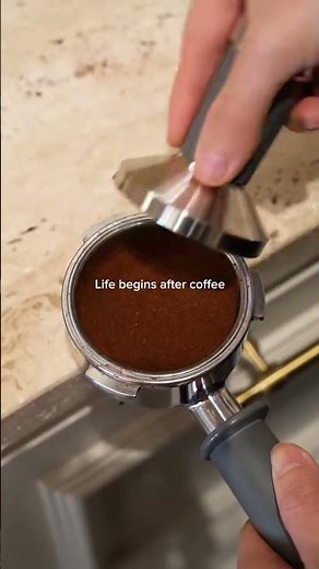 Your coffee bar needed. Featuring the SMEG Manual Espresso Coffee Machine with Integrated Grinder