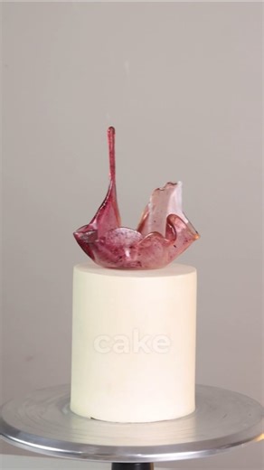 I’m Praneet | Buttercream classes | Bangalore | Comment “ISOMALT” for the step-by-step guide! Want to add that glass-like wow factor to your cakes? Here’s how you can make stunning... | Instagram