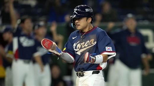 Hae-Min Park advances to third base on error