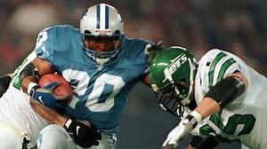 Just seven players have rushed for 2,000 yards in a single season. The moment Detroit Lions RB Barry Sanders did it: SPECIAL. | NFL Throwback