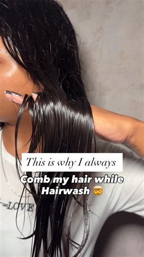 𝐕𝐚𝐧𝐬𝐡𝐢𝐭𝐚| 𝐒𝐤𝐢𝐧𝐜𝐚𝐫𝐞|𝐁𝐞𝐚𝐮𝐭𝐲|𝐅𝐚𝐬𝐡𝐢𝐨𝐧+𝐔𝐆𝐂 on Instagram: "Combing your hair during a hair wash (especially while applying conditioner or mask) actually has some great benefits — here’s why 👇 💧 1. Prevents Breakage When hair is wet, it’s more fragile. Combing with conditioner in helps detangle gently, reducing breakage compared to combing dry tangled hair later. 🪞 2. Even Product Distribution Combing spreads your shampoo, conditioner, or mask evenly from roots to end