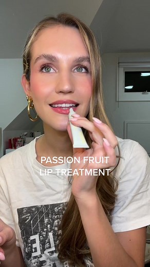 it actually smells like heaven this is the PERFECT summer flavour ✨🤍 @rhode skin #rhodelippeptide #rhodeliptreatment #rhodeliptreatmentreview #rhodelaunchparty #rhodelaunch #rhodeskincare