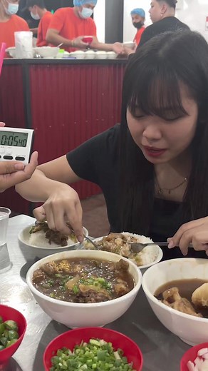 370K views · 1.6K reactions | Maubos kaya ng Isang Babae ang 6mins Pares Overload Challenge sa Timog Quezon City / 1K to Heaven Challenge #fypシ゚ #virals #trending #tiktokph #streetfood #cravings | Ewic Mukbang | Facebook