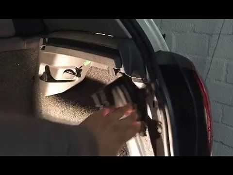 How to manually open a fuel cap on a Golf 5 in case of an emergency