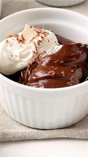 The BEST homemade Chocolate Pudding in minutes! #chocolatepudding
