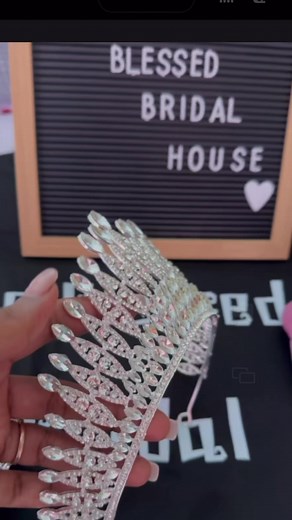 Hey brides here’s a 🔌 plug …. @Be Blessed Bridal House they have crowns crowns for hire or purchase 👌👌💍 #momentforlife #weddingtiktok #bride #brideoftheday #glamour