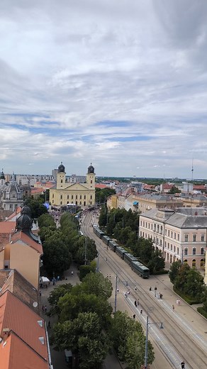 3.6K views · 47 reactions | És te láttad a debreceni katonazene-fesztivál fölött áthúzó Gripeneket?  A TELJES CIKK: https://tinyurl.com/2tf7d29m #debrecen #gripen #honvedelem | Hajdú Online | Facebook