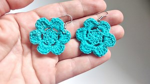 84K views · 709 reactions | Nada es mas lindo que poder crear nuestros propios accesorios de moda a crochet, al tejer estos pendientes tenemos la posibilidad de hacer en todos los colores y así acompañar con nuestras prendas de vestir  #crochetearrings #ganchillo #handmade | HandworkDiy | Facebook