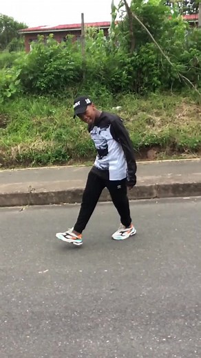 Fezeka ft Mfanakagogo - Ukhalelani (Official Music Video)