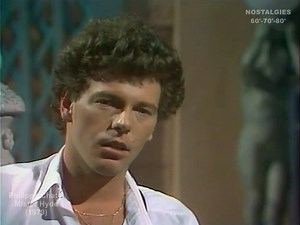 70's... "Mister Hyde" : une chanson à travers laquelle Philippe Chatel mettra en évidence la dualité qui sommeille en chacun de nous, la nature humaine étant sans cesse tiraillée entre le bien et le mal... Il fête aujourd'hui ses 72 ans. Joyeux anniversaire, Philippe ! #PhilippeChatel | Nostalgies 60'-70'-80'