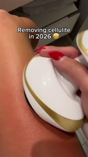 Removing cellulite in 2025 vs…🤮