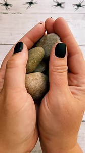 Spooky Halloween game for kids 👻 #kidscrafts #halloween #craftideas #diy #halloweencrafts #gamesforkids #activitiesforkids #rockpainting #tictactoe | Kids Craft Barn