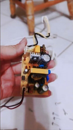 [拆解] 有人的Atima DC風扇嗶嗶閃光 電路板也有異味