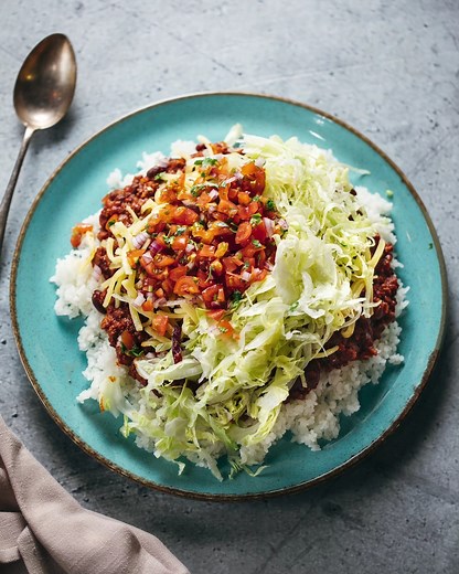 Mexican, but make it Japanese, or is it the other way round? Get the recipe: sbs.com.au/food/recipes/beef-and-bean-taco-rice | SBS Food