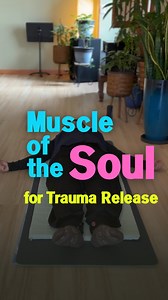 The Psoas & Trauma — Why Gentle Vibration Works Book a Private intro session for Trauma Healing. https://info.bodynbrain.com/bama-kim The psoas is deeply involved in the fight, flight, or freeze response. When stress or trauma is repeated, this muscle can remain subtly contracted, keeping the nervous system in a state of alert. Research in neuroscience and somatic therapy shows that gentle, rhythmic movements—like bouncing, tapping, or shaking— help regulate the autonomic nervous system. Repeate