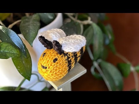 “Little Bumble” the bee! Mattel Knit Magic Vintage 16 Needle Knitting Machine