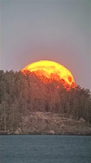 As strange as it might seem the video is real, Digiscoping moon