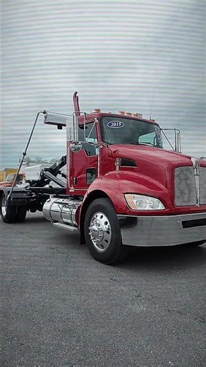 Kenworth Upfitted with a Brand-New SwapLoader Hooklift #hooklift