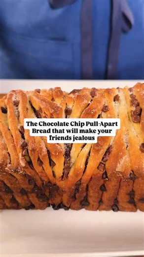 26K views · 73 reactions | Do you love bringing the best desserts to the function? You’re going to LOVE this Chocolate Chip Pull-Apart Bread 奈 Recipe by @makinze at the link in our bio! | Delish | Facebook