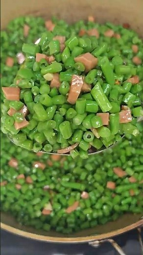 Colorful & Tasty! Chinese Stir-Fried Long Beans with Eggs 🍳#ChineseFood #StirFry #EasyRecipes