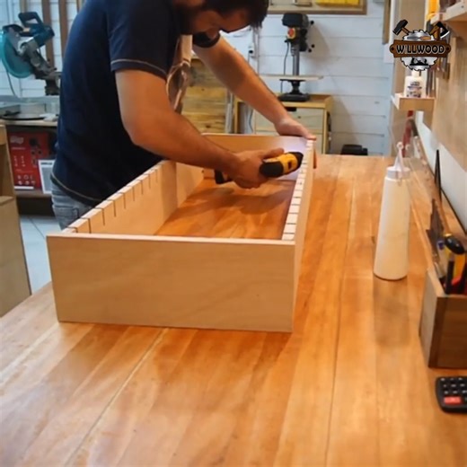 Watch how to make a clamp holder to keep your woodworking workshop cleaner and more organized. - Woodworking tips #Woodworkingtools #woodworkingforbeginner #woodworkingtoolsforbeginners #canalwillwood #woodworkingproject #woodworkingprojects #workshop #woodworkingtips #woodworking #tools | WillWood Diy & Woodworking