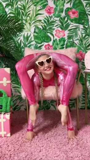 This Girl's Contortion Will Blow Your Mind! 😰