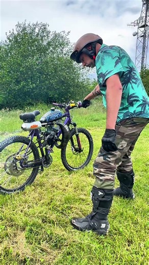 How Michel Start his bike #demonbike #2stroke #twostrokepower #bikelife #technologia #Shorts