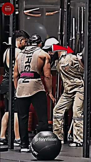 ANATOLY Squats 400LBS Like a Pro! 😱 "Do You Need Help?" 🧹#anatoly #bodybuilding #viralshorts #shorts