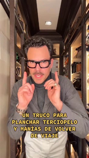 JUAN AVELLANEDA on Instagram: "Publi ✨ ¿Quieres saber un truco para planchar terciopelo y una de mis manías cuando vuelvo de viaje? 👀✨ No puedo con sacar la ropa de la maleta y guardarla tal cual. Imposible. Muchas prendas llegan arrugadísimas y hasta que no las dejo perfectas, no descanso 😅 Lo que hago es usar la Aerosteam de @rowenta_es que aspira la prenda mientras planchas y eso hace que tejidos delicados como el terciopelo se alisen mucho mejor y sin miedo. Y ahora quiero saber yo 👇🏻 ¿T