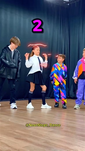 Шаффл Баттл 😎🔥 WHO WIN ? 🤔🏆 LITTLE KIDS NEON MODE 😨⭐ SMOOTH DANCE VIBES ✨