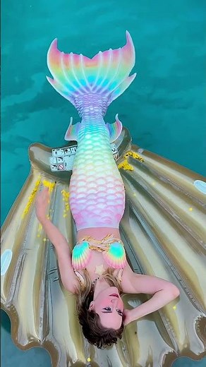 Rainbow mermaid floating in the pool 🌈🧜🏻‍♀️ #mermaid