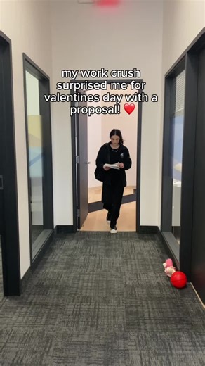 This was the cutest proposal ever! Would you say yes? 🐕💍 #proposal #valentines #crush #valentinesdayproposal #cute #date #valentinesday #valentinesdate #dog #dogowner #doglover #pets #dogsoftiktok #dogtok #dogs