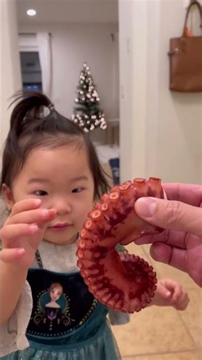 Will baby eat Octopus Leg?!