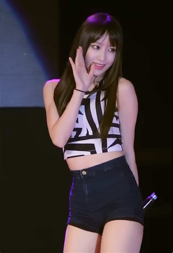 [Up & Down-EXID] {Hani} #Fancam #kpop #kpopfyp #exid #fyp