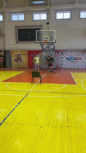 Cross jab/hug pick up/swing 🦶 #ballhandling #dribbling #footwork#details#cross#jab#shifty#crossover#crossstep#motion#pound#hug#pickup#swing#finish#skills#kyrieirving #skillsfactory #basketballtrainer #moldova#basketball #ballislife