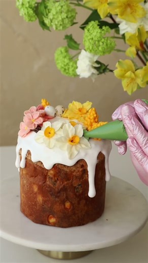 Floral Easter Cake 🌸 #easter #buttercreamflowers