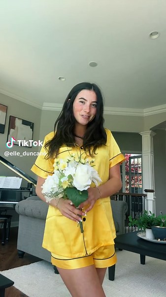 Exploring the Beauty of Yellow Themes in Art