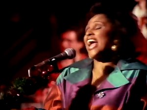 21K views · 629 reactions | ALL ALONE ON CHRISTMAS - DARLENE LOVE Canción de 1992 de la cantante estadounidense Darlene Love ( Darlene Wright ) junto a miembros de la E Street Band y The Miami Horns. Escrita por Steve Zandt para la banda sonora de la película Solo En Casa 2 ( Home Alone 2: Lost In New York ). | The songs of my life | Facebook