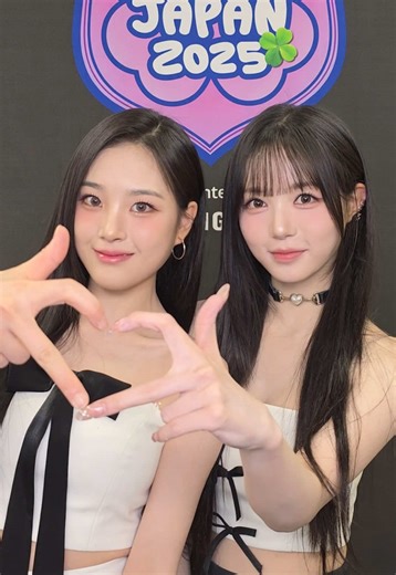 [#KCONJAPAN2025] SHOUT-OUT 🍀 #tripleS KCONer, we're coming to you right now!👋 KCONer、今すぐ会いに行くよ！👋 KCONer들, 지금 만나러 갈게!👋 #ライブ撮影ならGalaxy - KCON JAPAN 2025 MAY 9-11 Makuhari Messe Let's #KCON