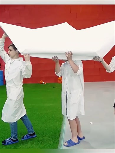 تحدي القارب المستحيل: من الورق إلى الاسمنت