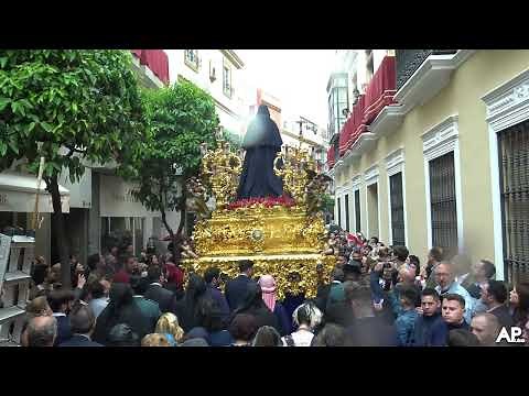 IMPRESIONANTE: El Cautivo de Santa Genoveva bajo la lluvia | Semana Santa de Sevilla 2022