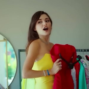 Eda convirtió la habitación en un podio #LlamasAMiPuerta #SeriesTurcas #SerialeEspañoles | Llamas A Mi Puerta - Sen Çal Kapımı