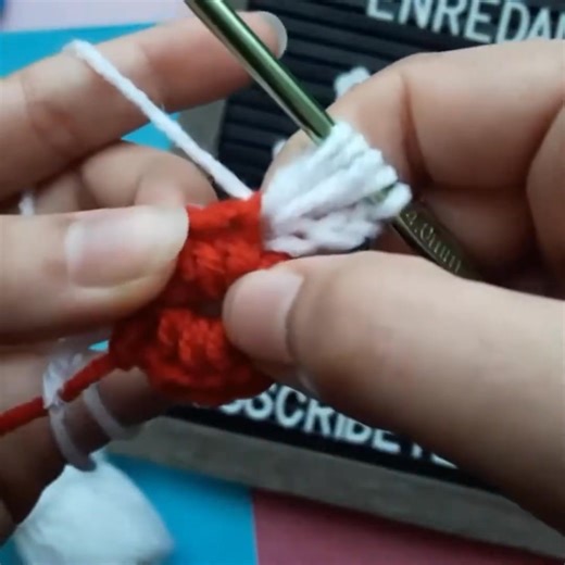 DIY Crochet Puff Flower - Very Simple 6 Petal Crochet Flower Pattern For Beginners Learn how to make a crochet puff flower with this very simple pattern for beginners. This crochet puff flower is perfect for adding a little bit of color and interest to any room, and it's perfect for beginners who want to learn how to crochet! This DIY crochet puff flower is a quick and easy project that is perfect for beginners who want to start crocheting. The pattern is very simple, and it can be completed in 