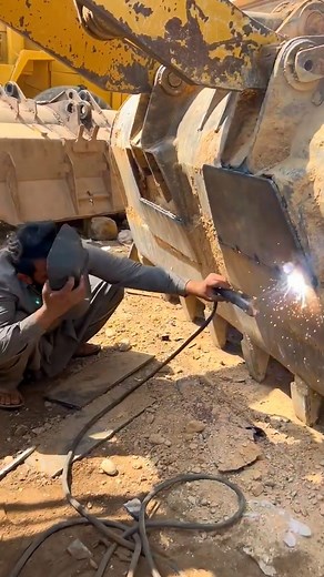 New fodition plate installation of cat loder bucket . . . . . . . . #shorts #ironstickwelder #video #reelsfb #fypシ゚ #shorts #fyp #welding #welder #fabrication #weld #weldporn #weldernation #tigwelding #tig #weldlife #metalwork #weldinglife #steel #metal #migwelding #weldeverydamnday #metalfabrication #welders #engineering #metalworking #weldaddicts #construction #weldingporn #desig | Joel Fanchon