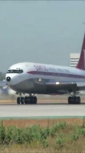 John Travolta's Boeing 707-138B [N707JT] Takeoff From Los Angeles